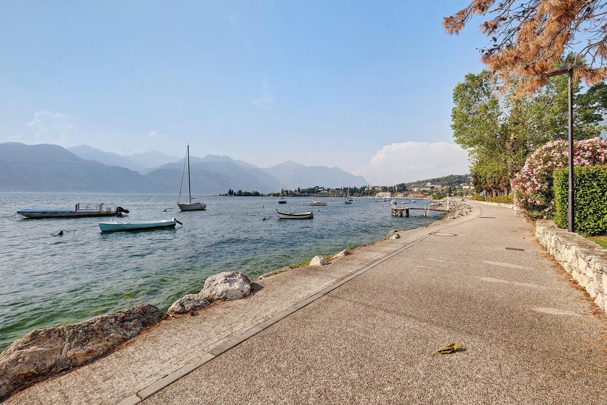 Apt Theo Val Di Sogno Garda Lake Malcesine Bagian luar foto