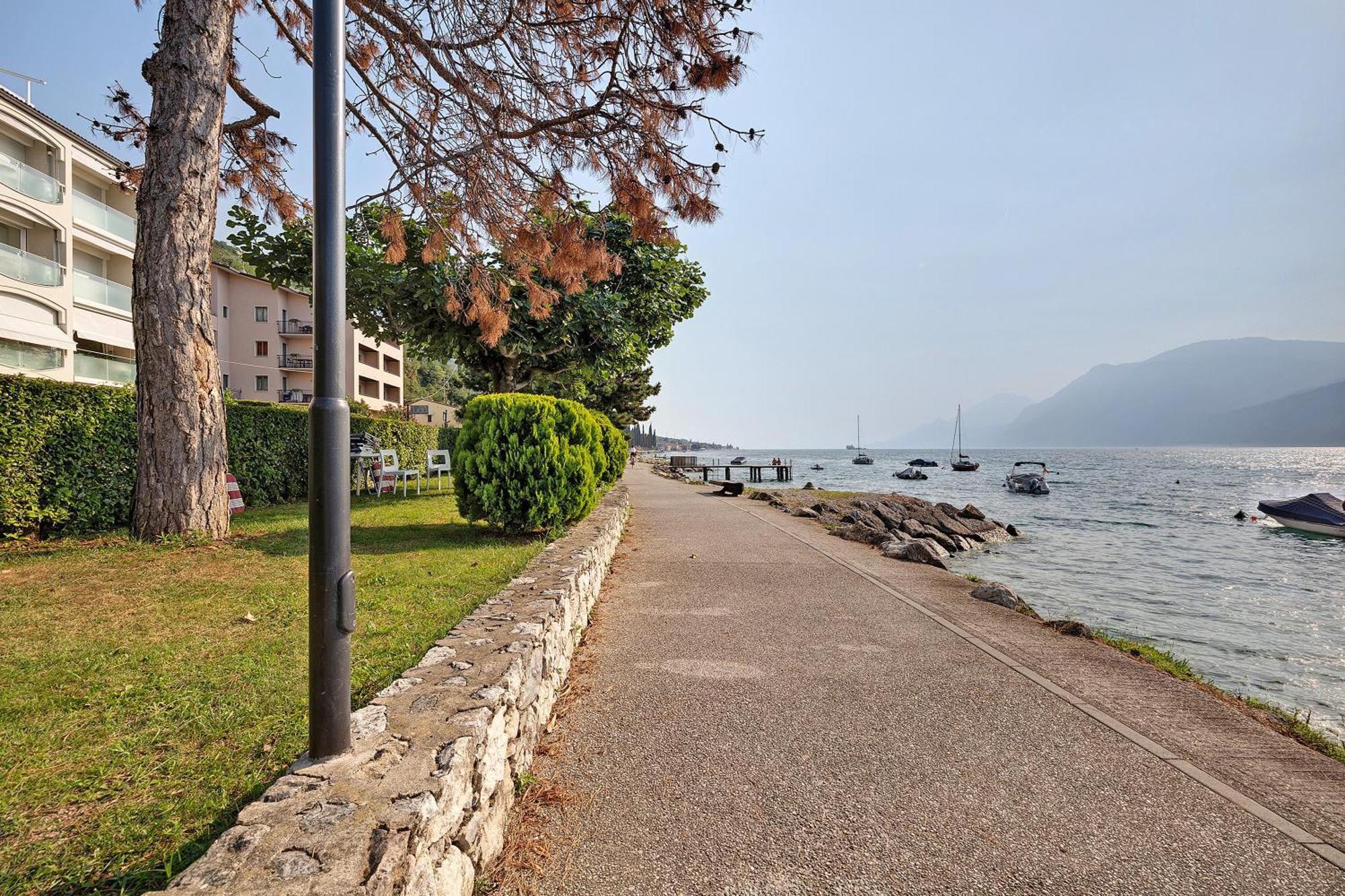 Apt Theo Val Di Sogno Garda Lake Malcesine Bagian luar foto