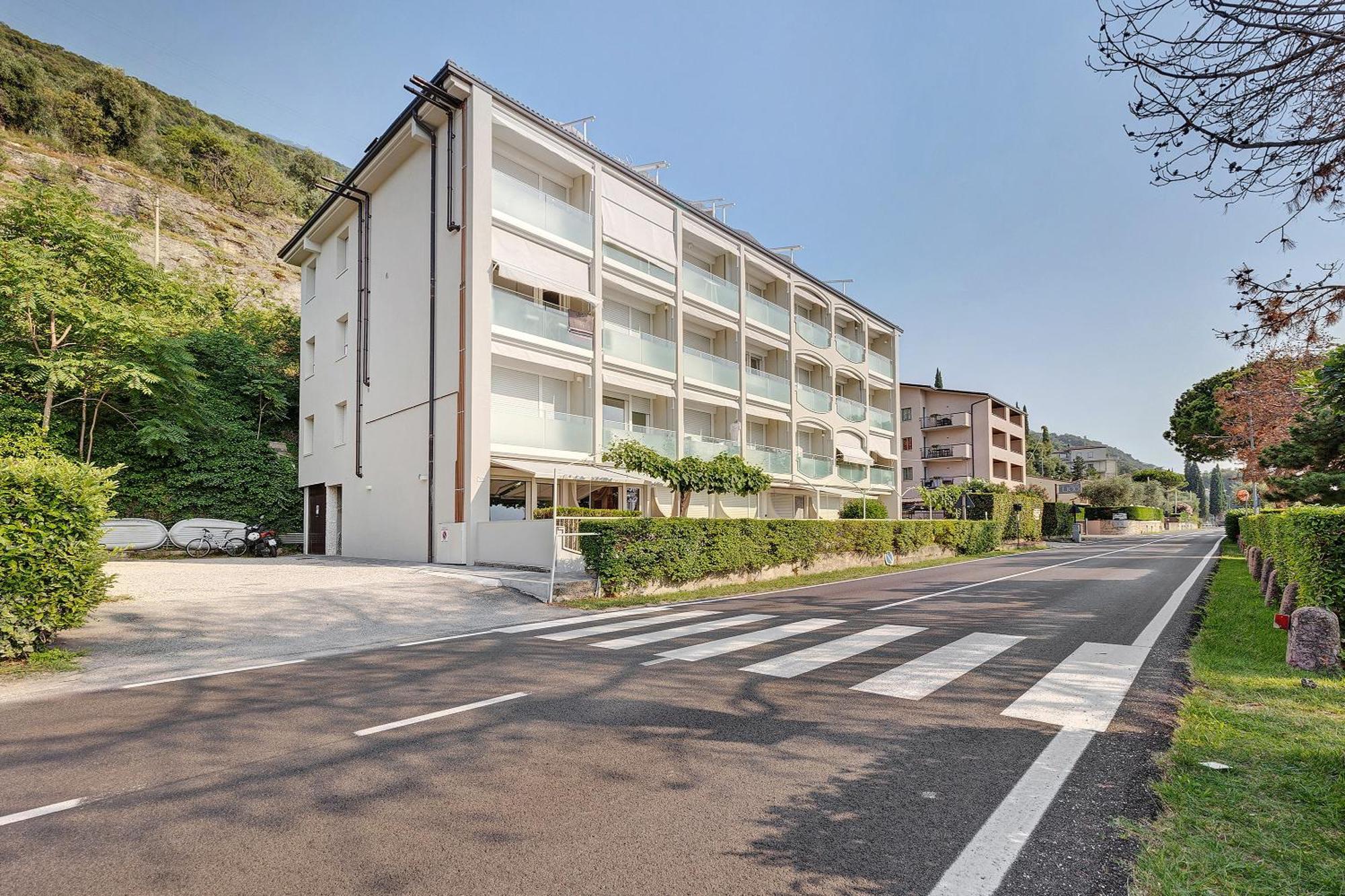 Apt Theo Val Di Sogno Garda Lake Malcesine Bagian luar foto
